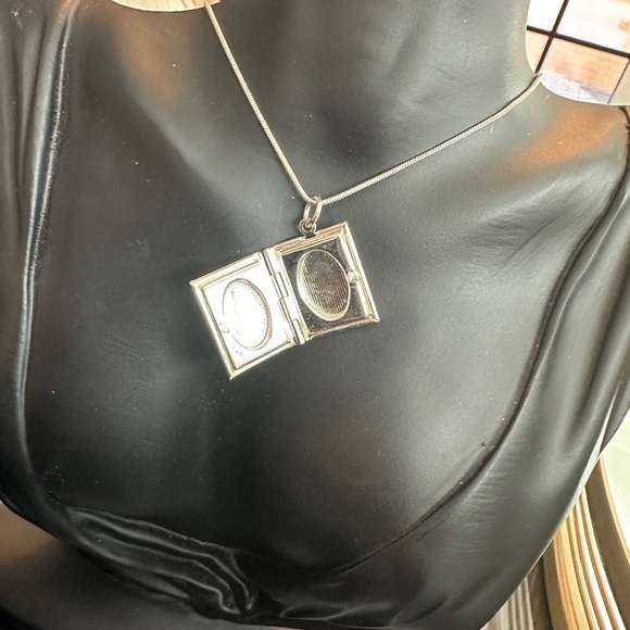 Vintage 925 Sterling Silver Custom Photo Double Locket Necklace - Picture 3 of 4